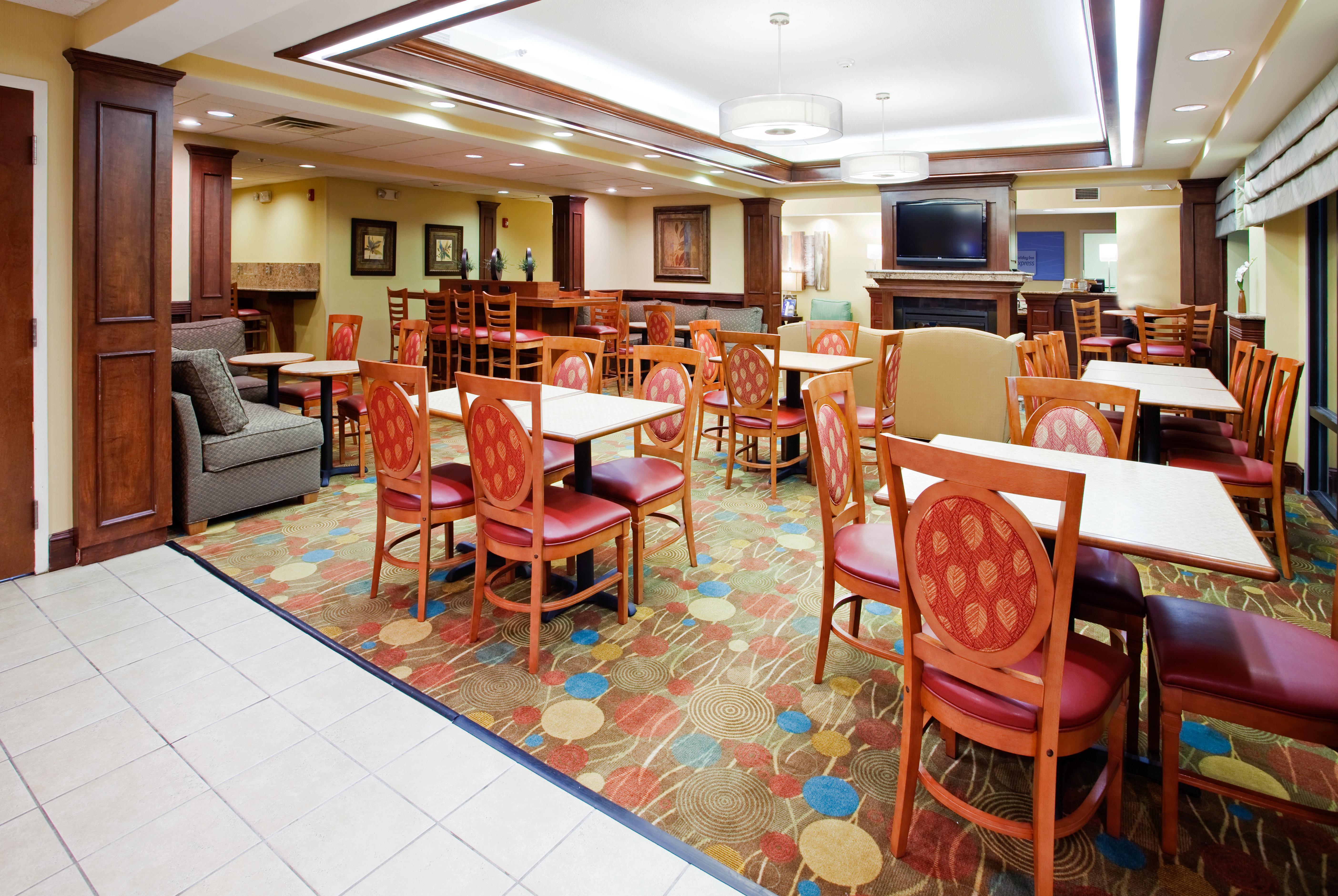 Holiday Inn Express Raleigh-Durham Airport By Ihg Morrisville Esterno foto