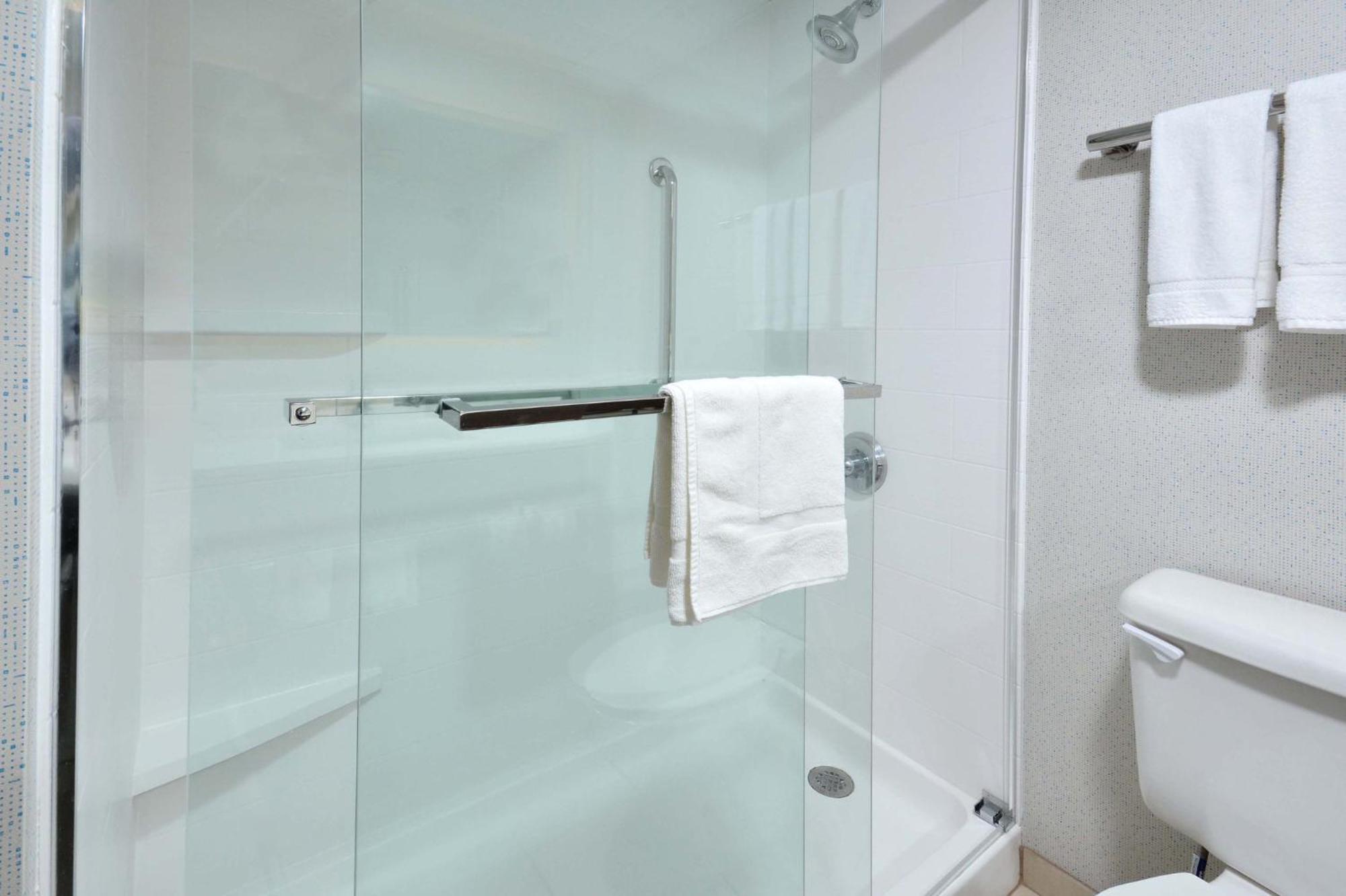 Holiday Inn Express Raleigh-Durham Airport By Ihg Morrisville Esterno foto
