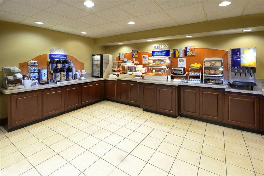 Holiday Inn Express Raleigh-Durham Airport By Ihg Morrisville Esterno foto